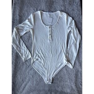 MangoPop Womens White Ribbed Henley Bodysuit Long Sleeve Scoop Neck NWT Size M